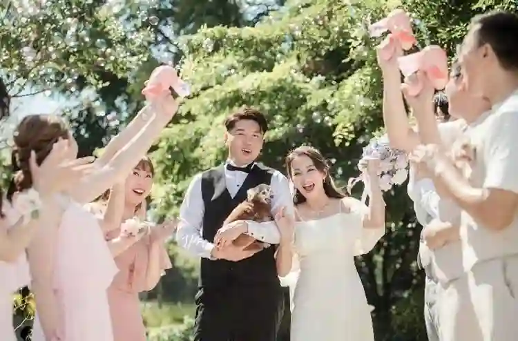 恭喜！香港知名星二代大婚，戴各种金器风光出嫁，去年宣布生女