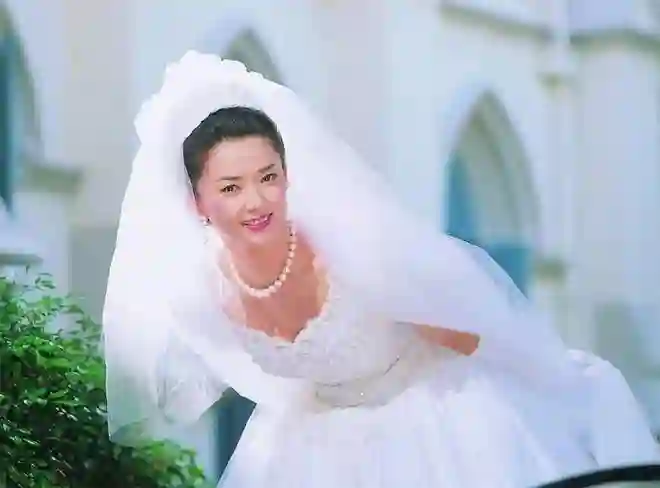 胡慧中67岁近照曝光，体态发福，女儿身材肥胖，网友：长相很普通