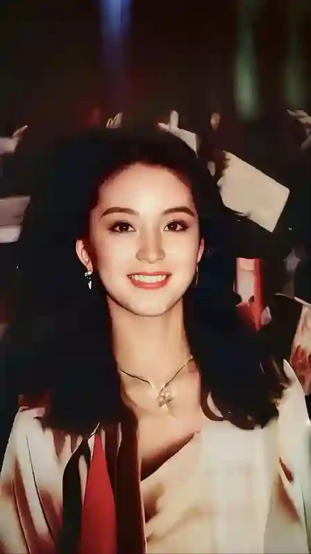 看了70岁林青霞和73岁朱琳近照，才明白大陆美人和台湾美人的区别