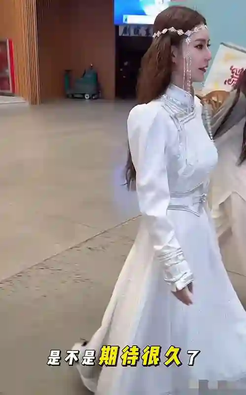 汪小菲无视S妈嘱托，曝光俩孩子正面照，玥儿太像大S、霖儿很清秀