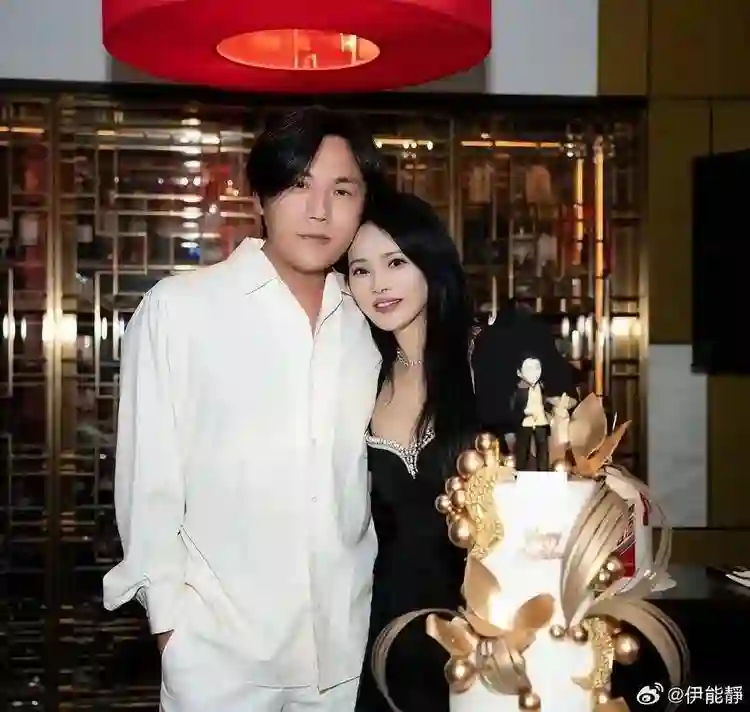 看哭！秦昊47岁生日，57岁伊能静写了一篇长文，再次回应婚变问题