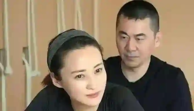 蒋勤勤太会生了，儿子一个比一个帅气！带儿子逛环球影城被偶遇