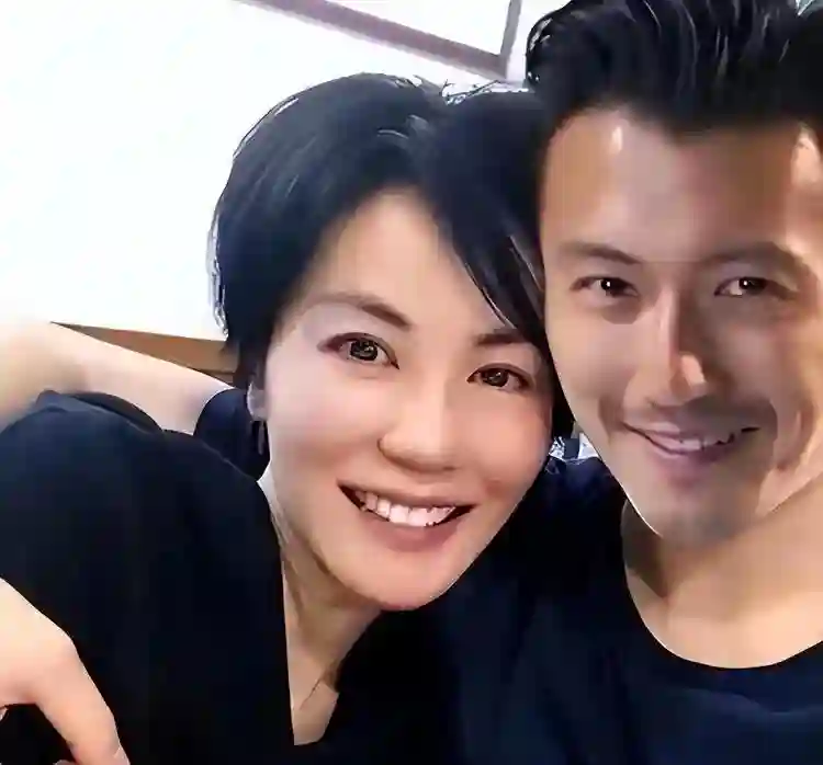 12年后，再看李亚鹏现任妻子海哈金喜，才懂她和王菲谁更“精明”