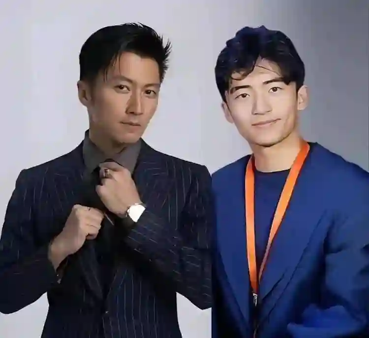谢霆锋长子太硬核!摔断手腕笑对伤痛,学霸+运动狂魔颠覆