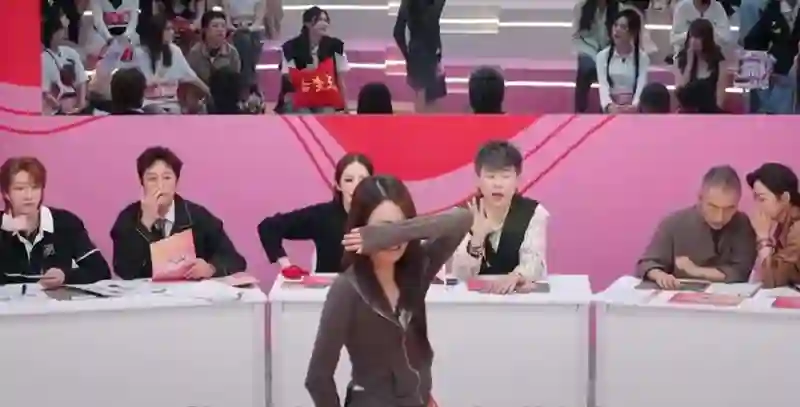 有其母必有其女！仗着亲妈是张凯丽在节目上作妖，网友：未红先黑