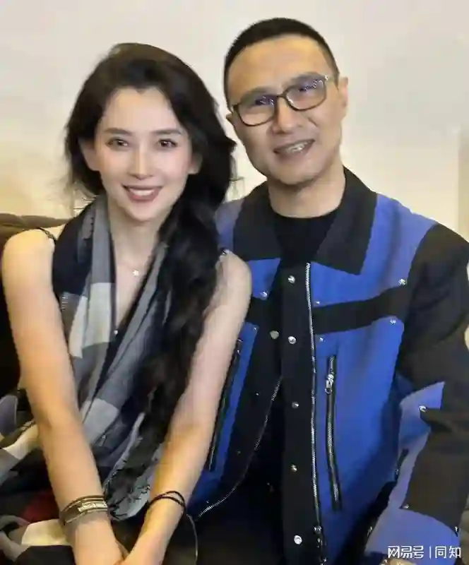 汪峰不忍了！深夜秀恩爱，与森林北新疆团聚，置顶合照，宁静解放