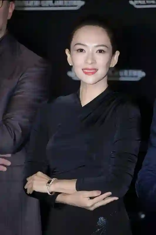 46岁章子怡又创奇迹，这一回，直接让整个娱乐圈陷入“沉默”！