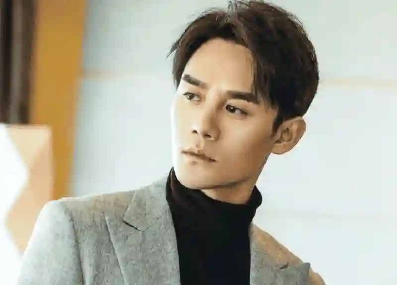 红不红不重要了，父亲逝去、至今未婚未育的王凯，给大家提了个醒
