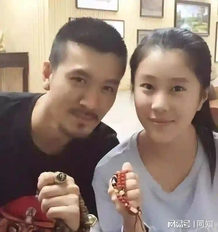 “白月光”黄圣依：下跪赵本山，甩掉杨子，如今醒悟，42岁不算晚
