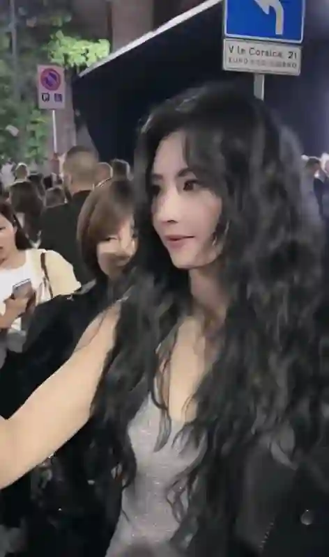 张柏芝这逆天颜值！身为几个娃的妈，却年轻得宛如未婚俏佳人