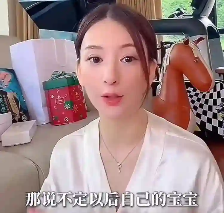 郭富城宣布方媛怀三胎！又是发红包，又是敬酒，全是讨好妻子一家