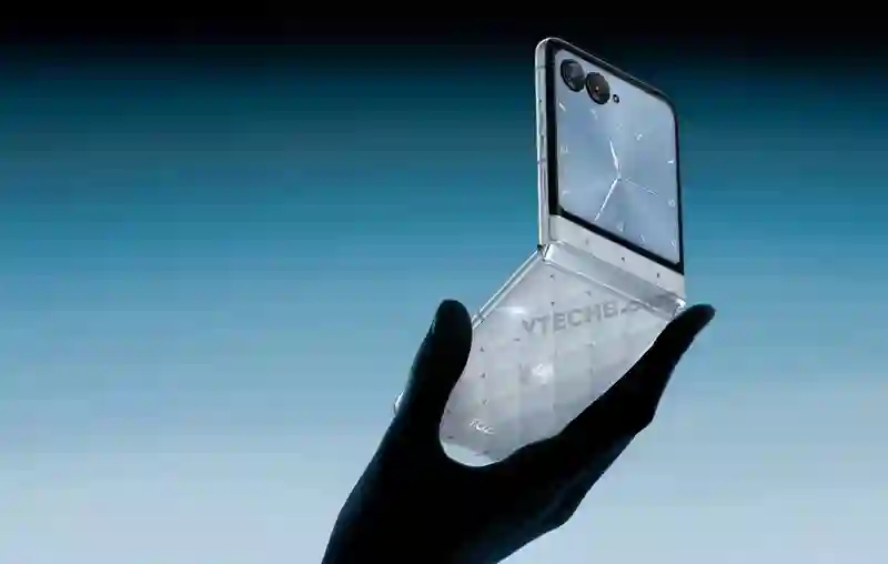 曝联想moto将与施华洛世奇联名推razr 60小折叠手机，有望8月5日发布