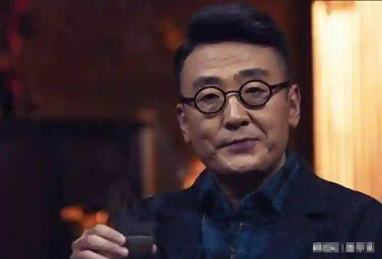 至今大龄未婚的12位主持人，个个才华横溢红极一时，哪位最可惜