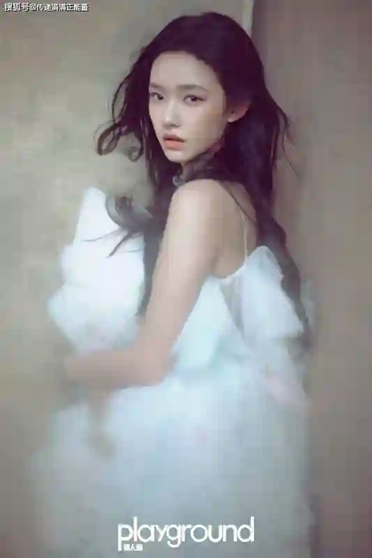 林允美照刷屏：她凭什么从