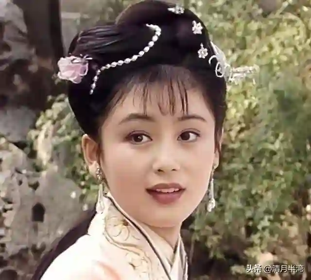 陈红脸平泪沟深算顶级美女吗？看她和周海媚、章子怡合照自有分晓