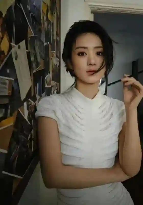 前脚赵丽颖刚被曝光恋情，后脚冯绍峰就有新动作，陈晓彻底输了