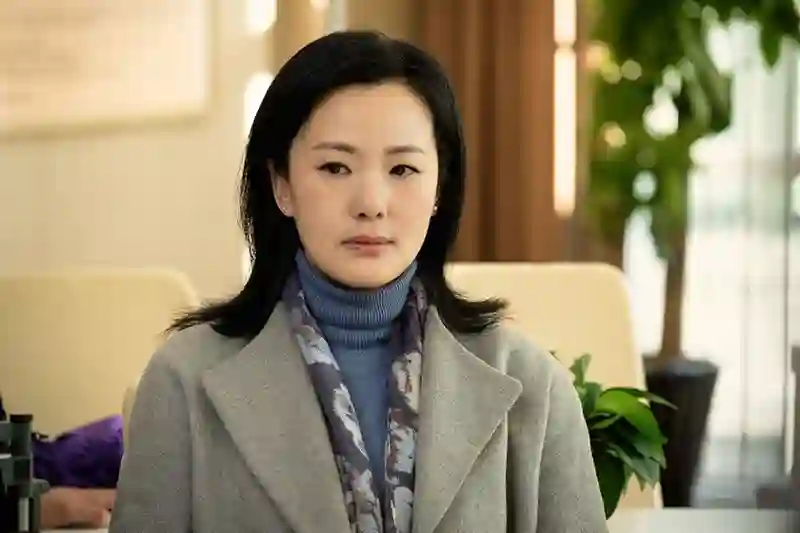 王菲也没想到，自己抛弃的前男友栾树，如今在咏梅手里闪闪发光