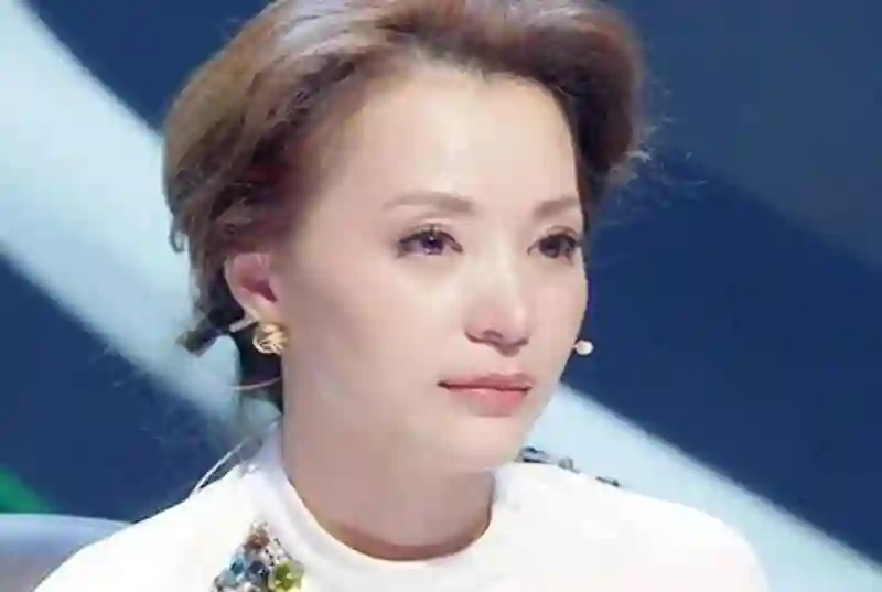 穿衣自由，生活自在，再见董卿，中年女性最羡慕的模样