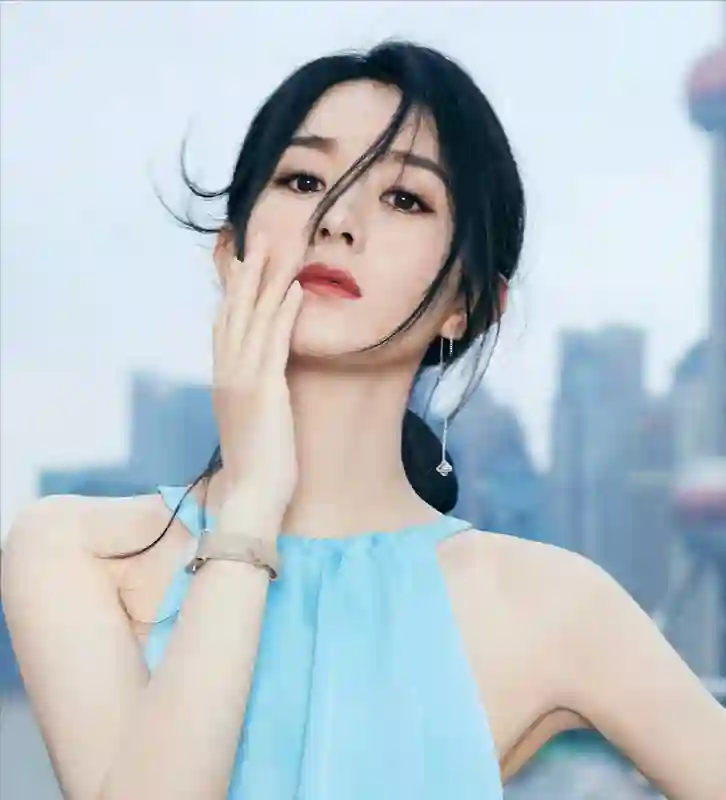 从万人喜爱的大女主，到如今绯闻不断，赵丽颖究竟犯了什么错