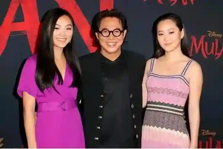 李连杰罕见谈4个女儿：前俩养的很凑合，利智生的，疼爱却很笨拙