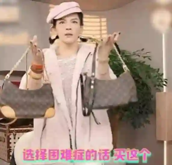 伊能静儿子穿肚兜逛街，网友：生儿变育女，庾澄庆：快乐就好