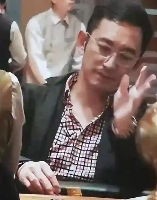 吴启华澳门输光42亿风波，牵出大量明星赌博照，汪峰才是冰山一角