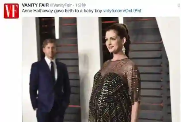 还记得安妮海瑟薇吗，小儿子撞脸《小鬼当家》男主？