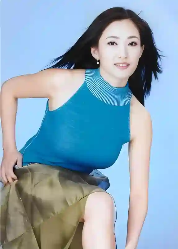 演员盖丽丽：25岁爆红，44岁无奈退圈，如今成张嘉译、海清的老板