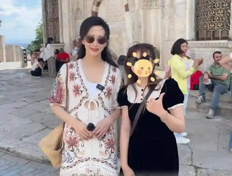 胡静夫妇土耳其游，16岁儿子颜值惊艳，朱兆祥显老许多