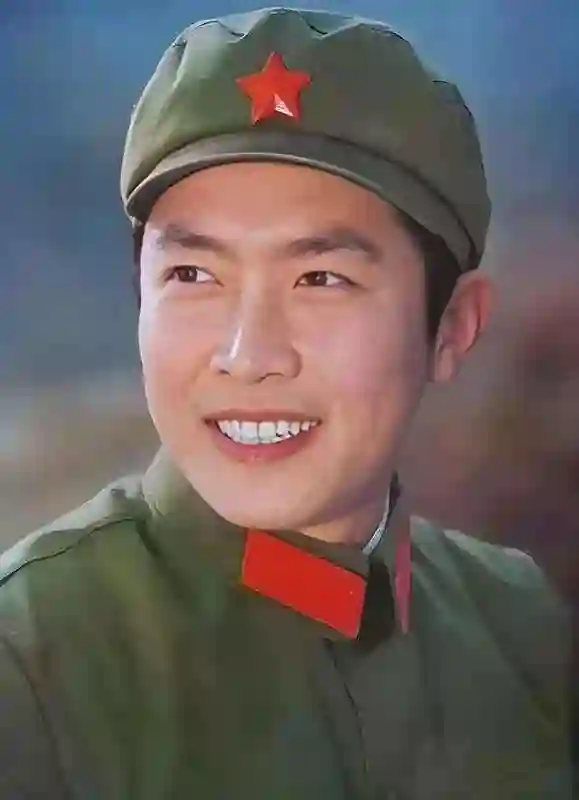 历经三十五载，73岁唐国强终于迎来报应，原配孙涛得以安息