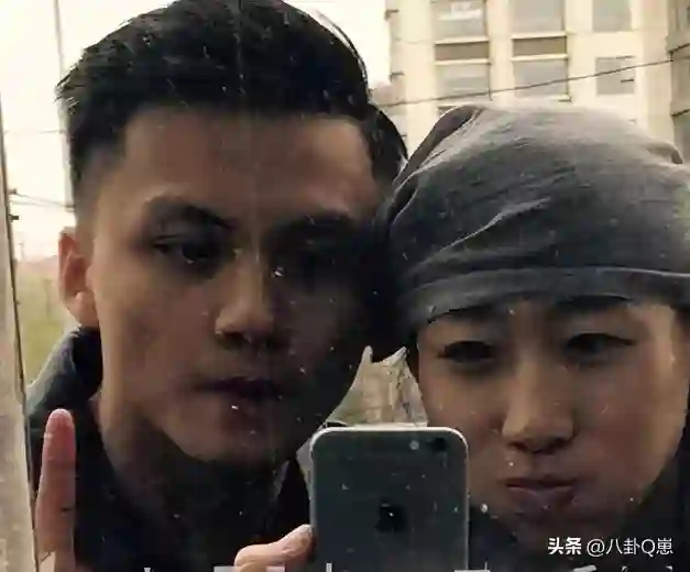 两年婚姻一年出轨，将前夫当小丑，“一尿”成名的她凭啥三封天后