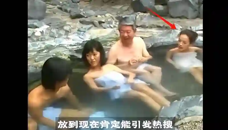 蔡澜去世才7天，恶心一幕出现！舒淇费力“穿上的衣服”又被扒下