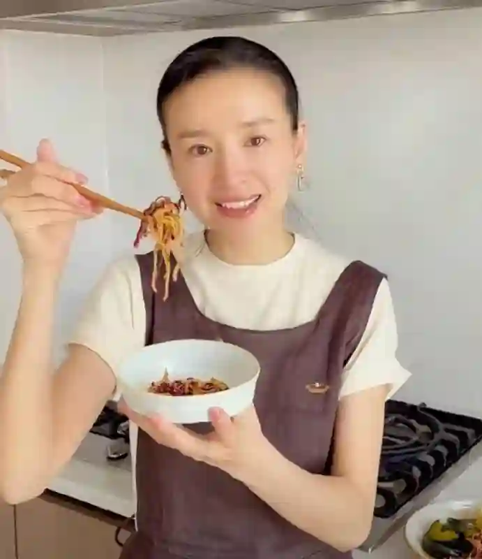 忘拉窗帘12年后，董洁再次尝试复出，却尝到苦果