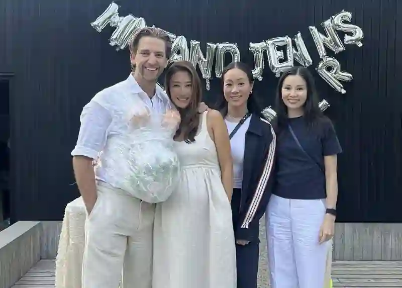 恭喜！香港知名女星怀孕九月临盆在即，挺巨大孕肚宣布二胎性别