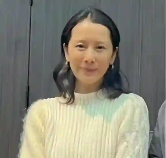无滤镜大变样，许晴满脸沟壑，海清头发不多，谢霆锋像个小老头
