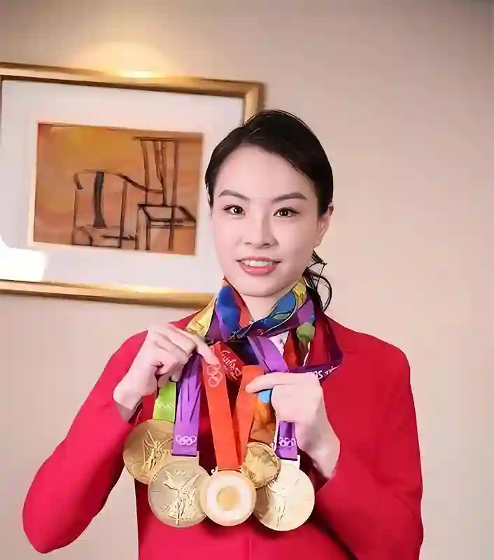 吴敏霞40岁状态惊艳！曾经的跳水女王，如今家庭事业双丰收