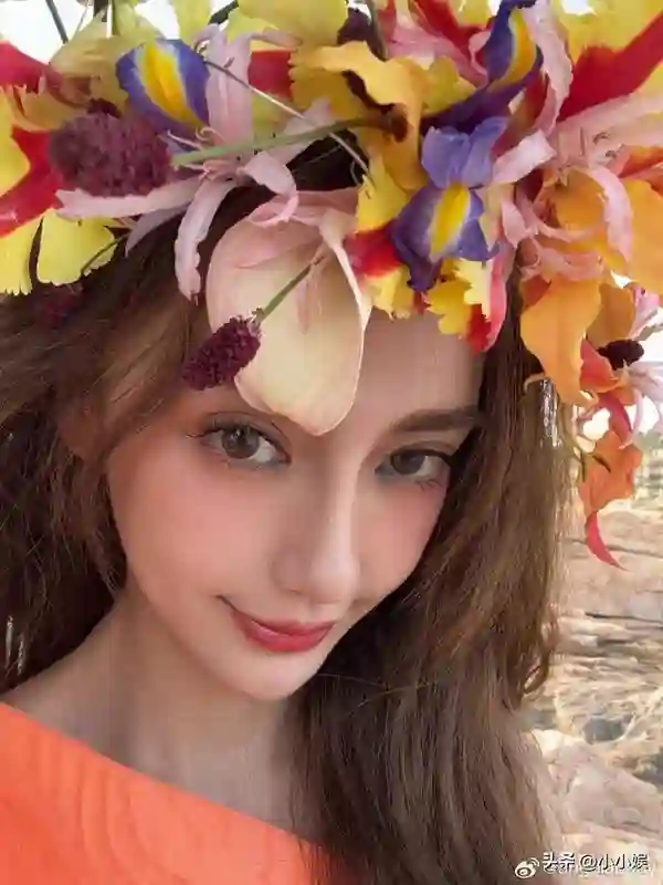 杨颖五一带儿子去迪士尼,8岁小海绵双下巴抢镜,长得很像黄晓明