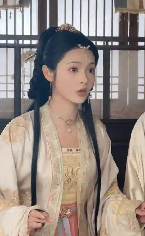 短剧女主们原名都叫啥？有的本名自带土气，难怪要改个高大上艺名