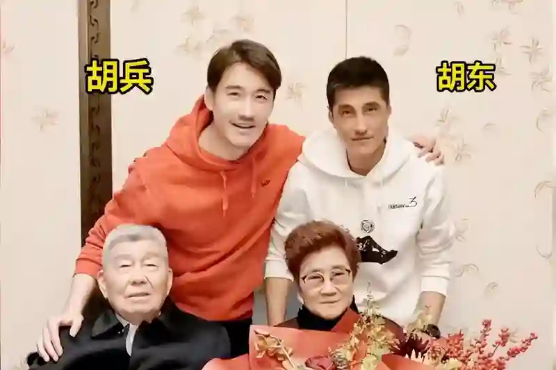 演员亲兄弟，境遇大不相同！弟弟住豪宅，哥哥却在成名后锒铛入狱
