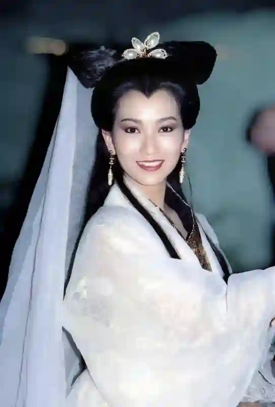 赵雅芝儿子，年近40还在啃老，还大胆拉踩“我妈就是个家庭主妇”