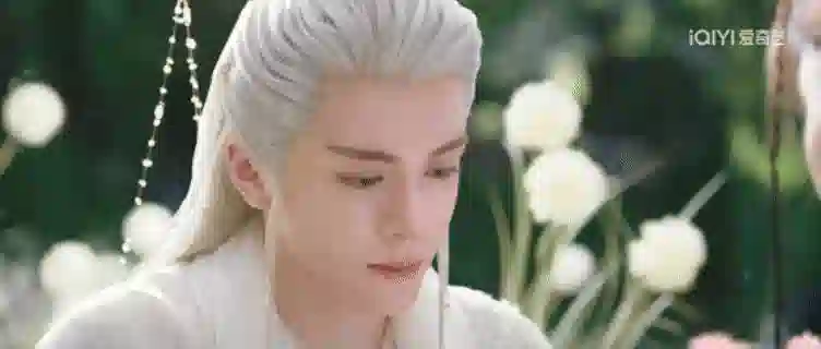 提前打响暑期档，为何《临江仙》口碑热度双领跑？