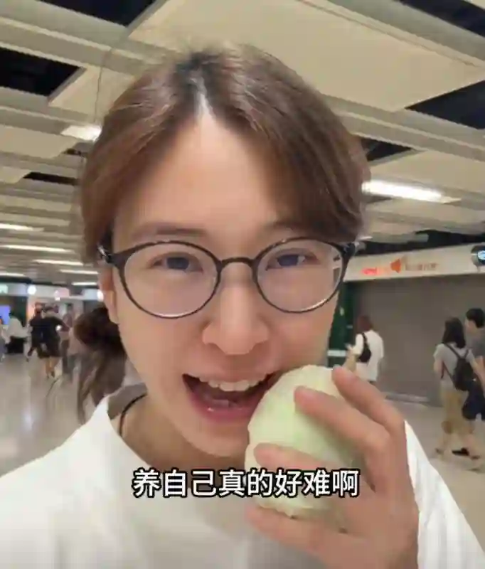 网上唯一不招人烦的“卖惨”，是这娱乐圈女神退圈摆摊