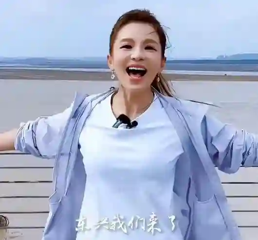 朱迅：曾两度癌症缠身，却选择向阳而生，今51岁活成人生赢家