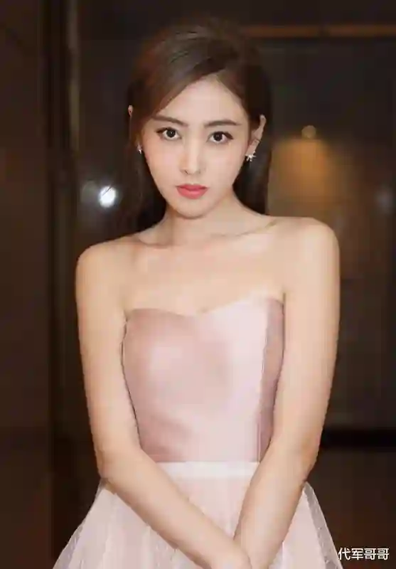 “身高不高颜值炸裂”6位女星，最矮1米53，有人疑似1米49