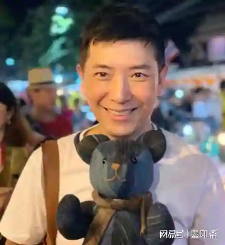 至今大龄未婚的12位主持人，个个才华横溢红极一时，哪位最可惜