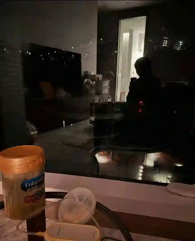 港姐冠军坐完月子大晒近照，直呼日夜轮流喂奶！称老公是神队友！