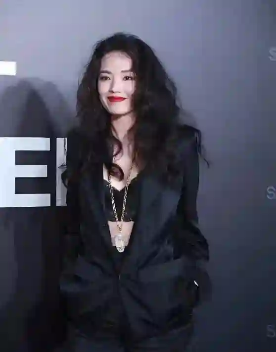49岁舒淇再破“天花板”，这一次，她让冯小刚和整个娱乐圈沉默了