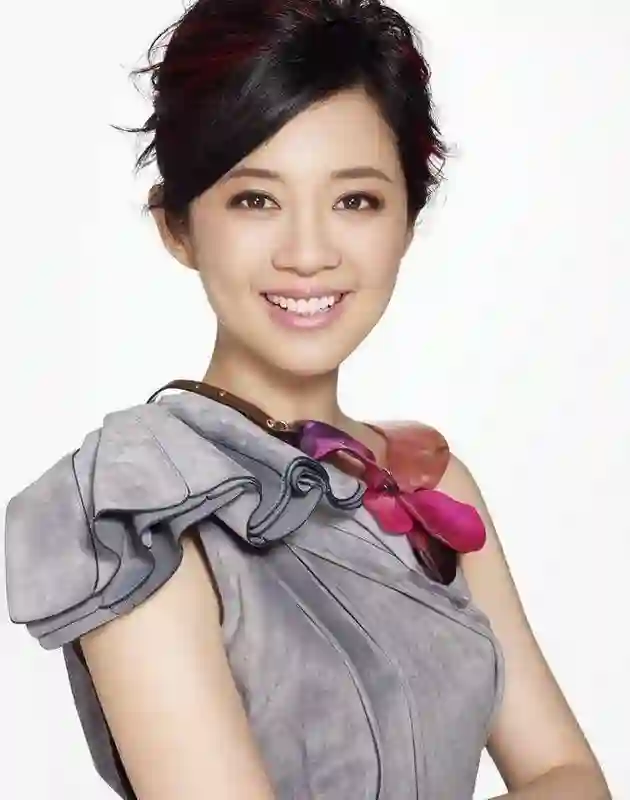 从倪萍接班人到被央视除名，用孩子“逼走”原配，20年了她幸福吗