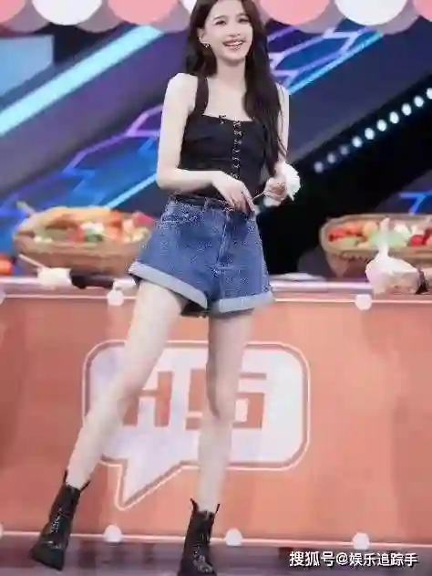 31岁孙怡离婚后放飞自我！奶黄色内搭展现纯欲与甜美，尽显高颜值