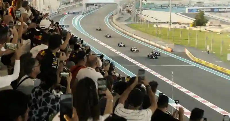 高口碑巨制《F1：狂飙飞车》今日全国公映震撼视听盛宴席卷暑期档